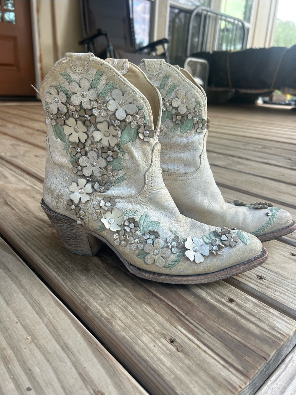 White Floral Embellished Women's Western Boots by Corral Size 8
